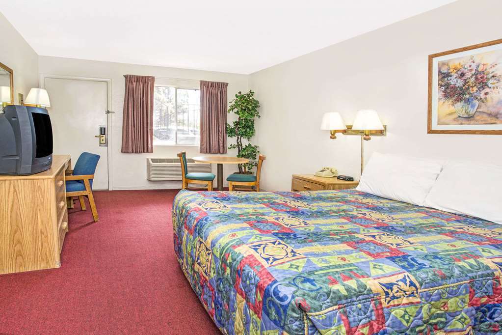 Knights Inn Aurora Habitación foto