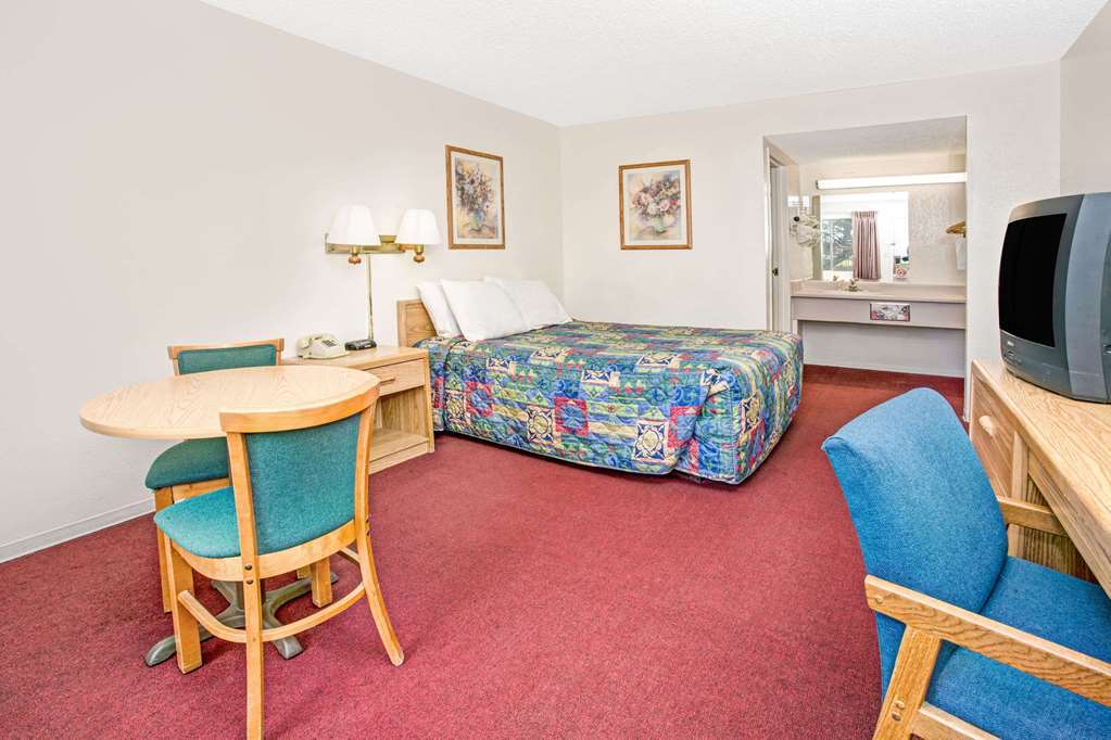 Knights Inn Aurora Habitación foto